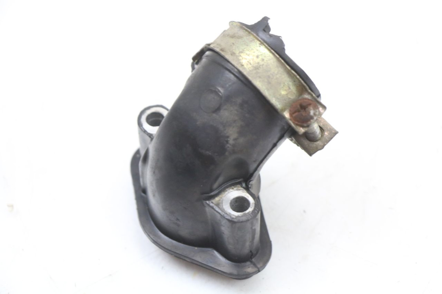 photo de PIPE D'ADMISSION PEUGEOT KISBEE 4T 50 (2010 - 2017) - Gros plan technique