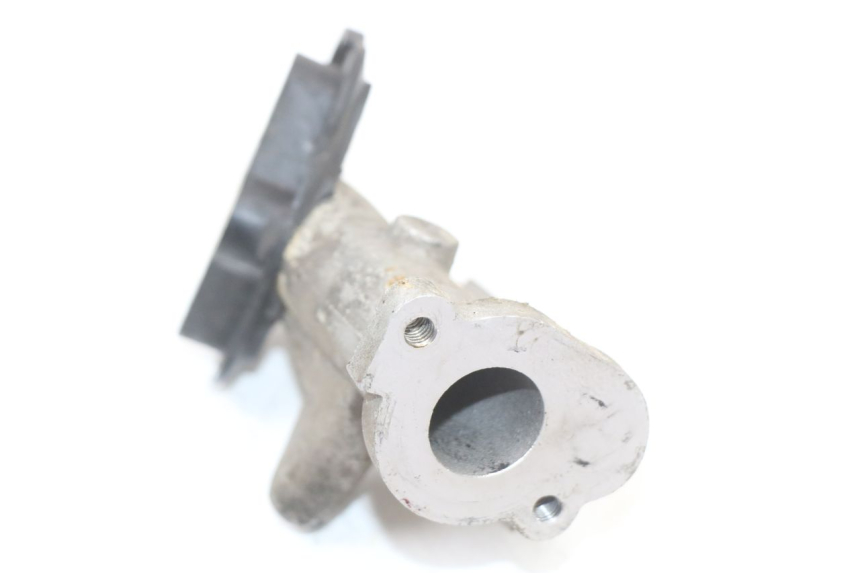 photo de PIPE D'ADMISSION PEUGEOT KISBEE 4T 50 (2018 - 2022) - Gros plan technique