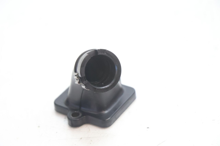 photo de PIPE ADMISSION PEUGEOT LUDIX 50 (2008 - 2017) - Gros plan technique