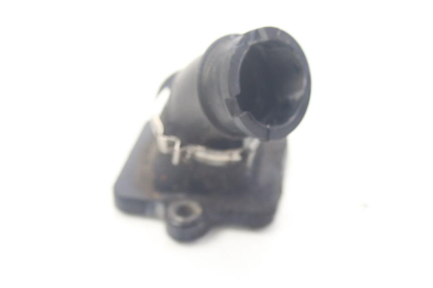 photo de PIPE D'ADMISSION PEUGEOT LUDIX SNAKE 2T 50 (2004 - 2014) - Gros plan technique