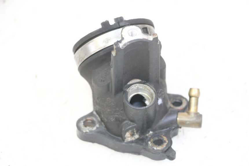 photo de PIPE ADMISSION PIAGGIO MP3 LT 300 (2010 - 2016) - Gros plan technique