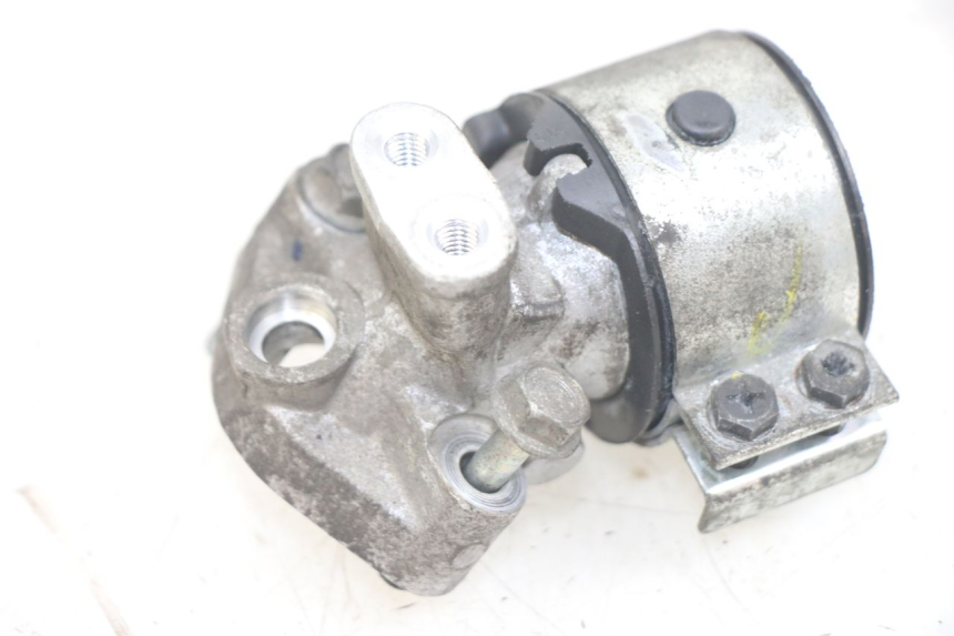 photo de PIPE D'ADMISSION HONDA PCX (JF28) 125 (2009 - 2011) - Autre angle de vue