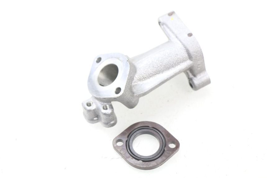 photo de PIPE ADMISSION HONDA PCX (JF57/JF64) 125 (2014 - 2018) - Autre angle de vue