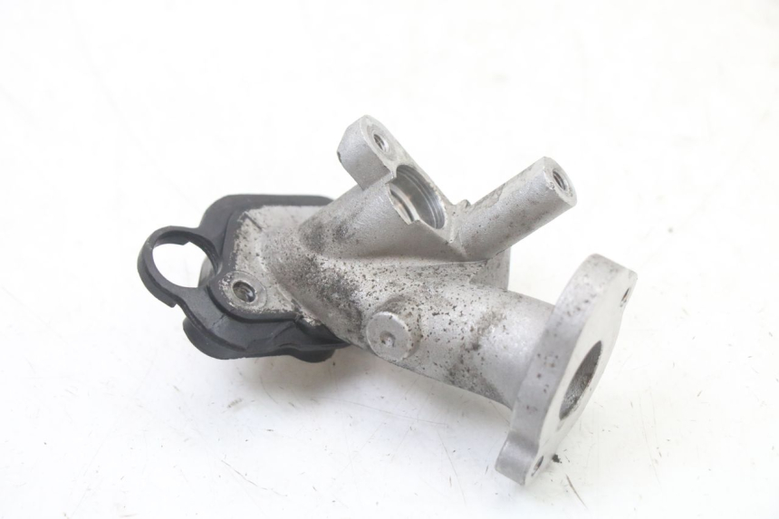 photo de PIPE D'ADMISSION PEUGEOT KISBEE 4T 50 (2018 - 2022) - Zoom état d’usage