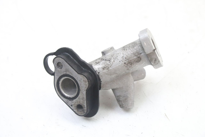 photo de PIPE D'ADMISSION PEUGEOT KISBEE 4T 50 (2018 - 2022) - Autre angle de vue