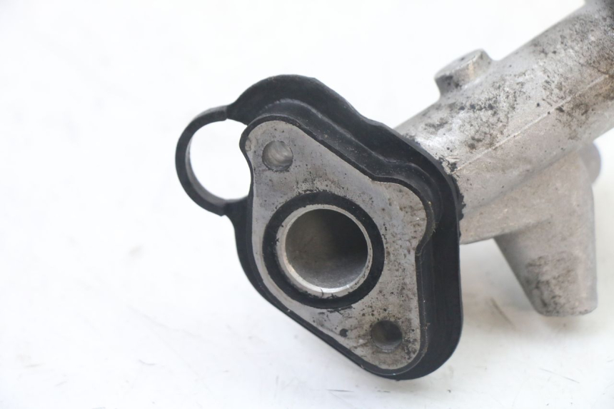 photo de PIPE D'ADMISSION PEUGEOT KISBEE 4T 50 (2018 - 2022) - Gros plan technique