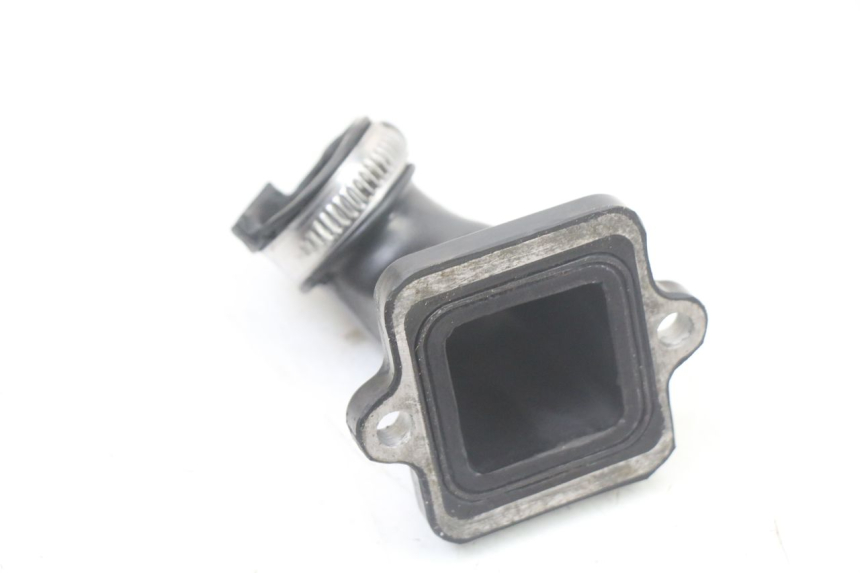 photo de PIPE ADMISSION PEUGEOT SPEEDFIGHT 3 LC 2T 50 (2009 - 2015) - Gros plan technique