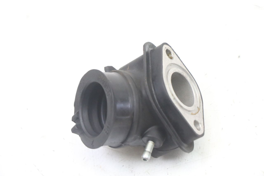 photo de PIPE ADMISSION PEUGEOT VIVACITY 125 (2010 - 2017) - Autre angle de vue