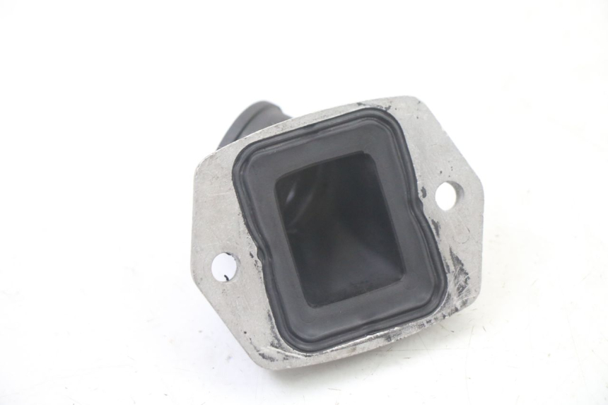 photo de PIPE D'ADMISSION PIAGGIO FLY 2T 50 (2004 - 2017) - Zoom état d’usage