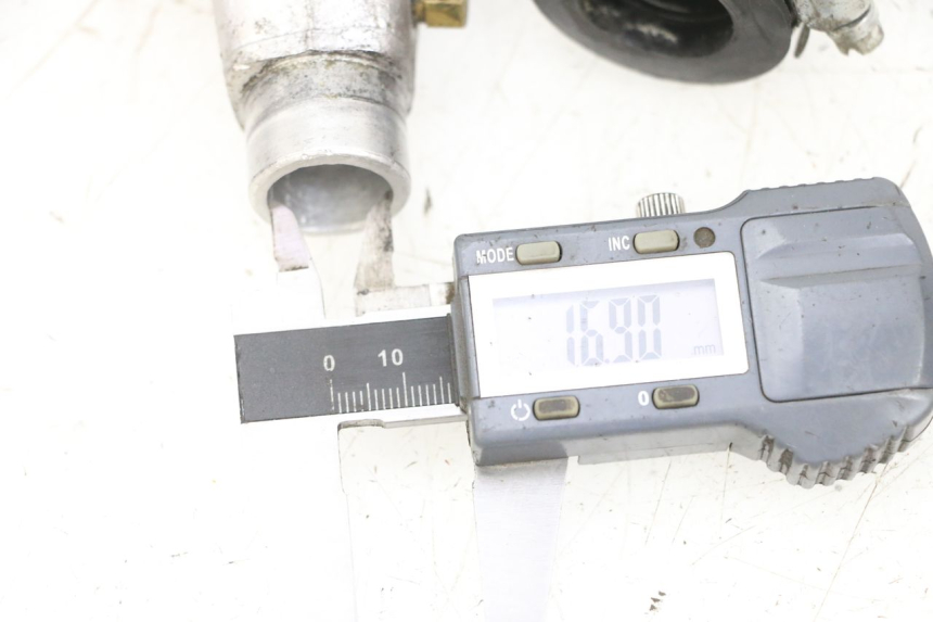 photo de PIPE D'ADMISSION GILERA RK 50 (1996 - 1999) - Autre angle de vue