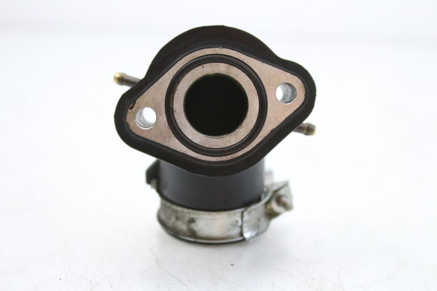 photo de PIPE D'ADMISSION KYMCO SENTO 100 (2008 - 2013) - Gros plan technique