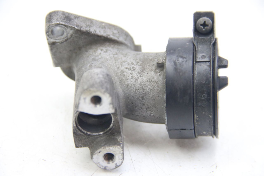 photo de PIPE D'ADMISSION SUZUKI SIXTEEN 125 (2008 - 2010) - Détail de la pièce