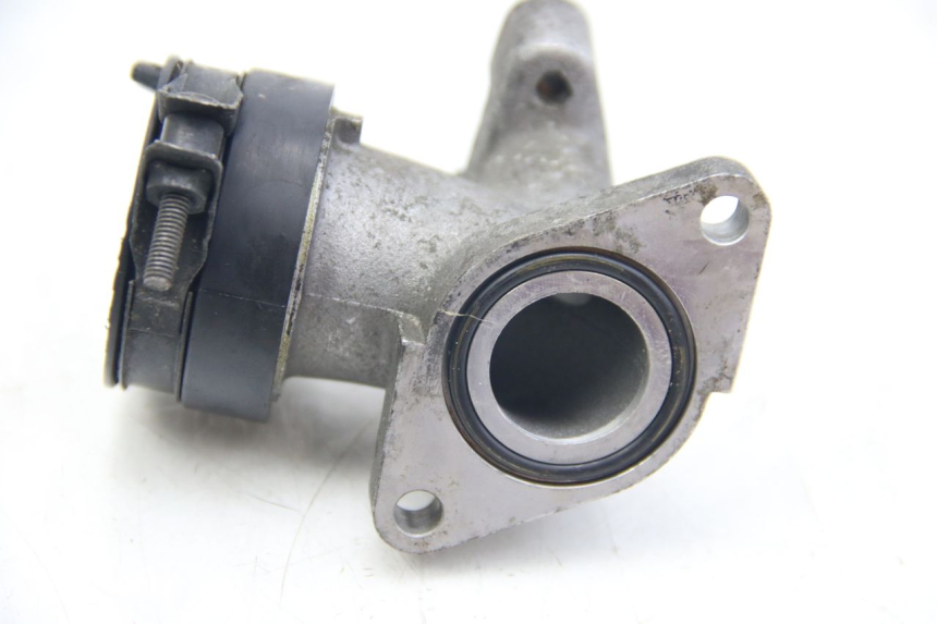 photo de PIPE D'ADMISSION SUZUKI SIXTEEN 125 (2008 - 2010) - Autre angle de vue