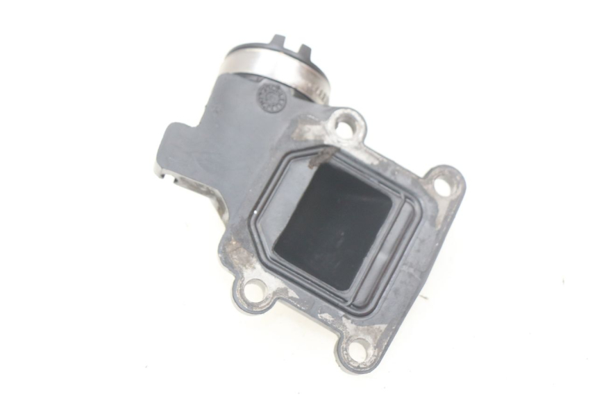 photo de PIPE D'ADMISSION YAMAHA SLIDER NAKED 50 (2004 - 2018) - Détail de la pièce