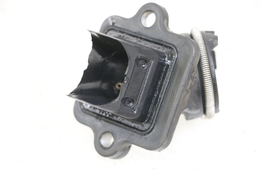 photo de PIPE ADMISSION PEUGEOT STREETZONE I 2T 50 (2018 - 2020) - Autre angle de vue