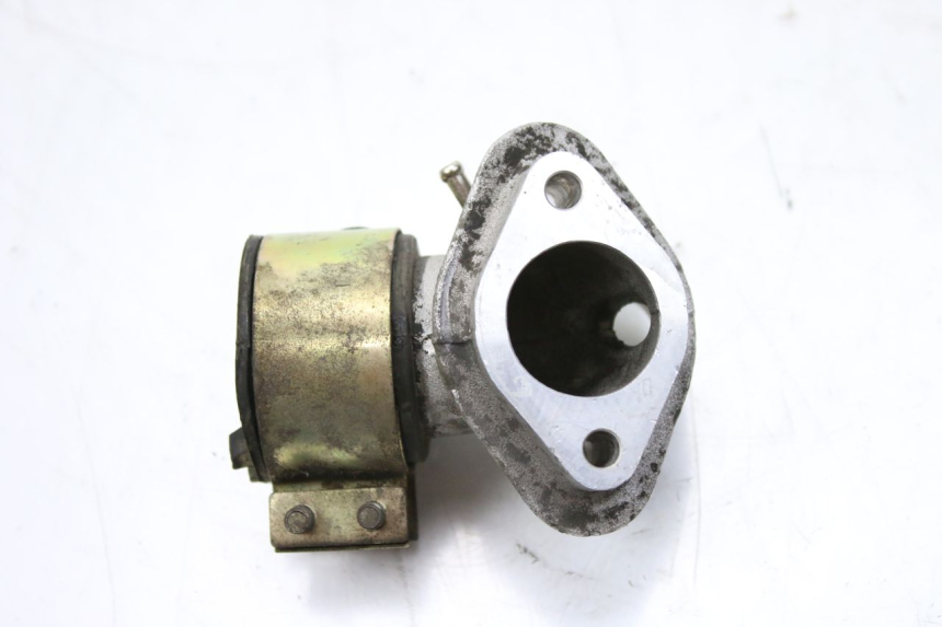 photo de PIPE D'ADMISSION PEUGEOT TWEET 125 (2010 - 2017) - Autre angle de vue