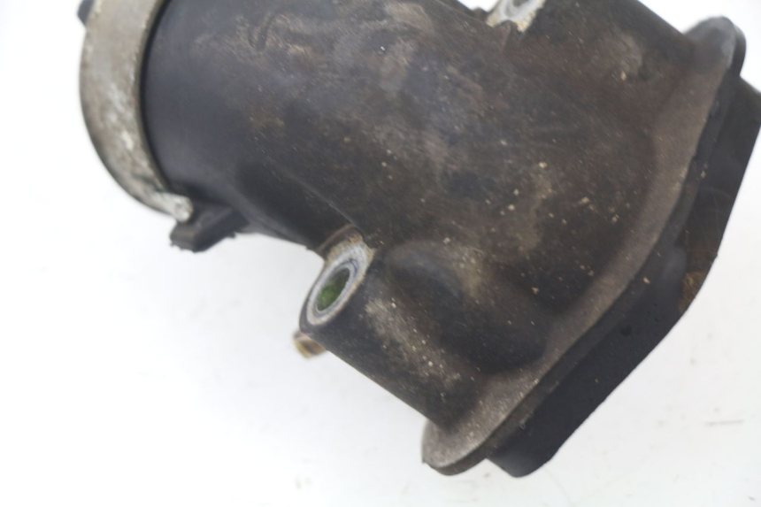 photo de PIPE D'ADMISSION PEUGEOT V-CLIC VCLIC 50 (2007 - 2013) - Gros plan technique