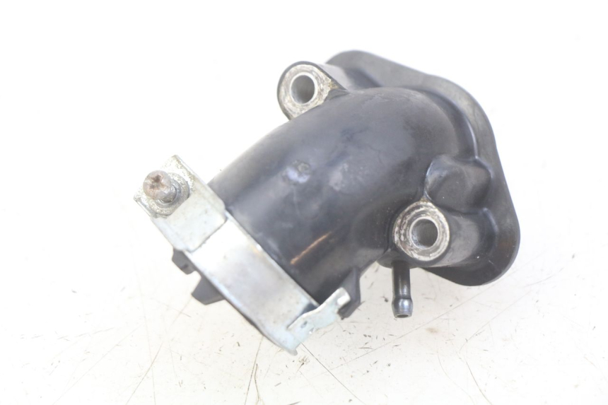 photo de PIPE D'ADMISSION PEUGEOT V-CLIC VCLIC 50 (2007 - 2013) - Autre angle de vue