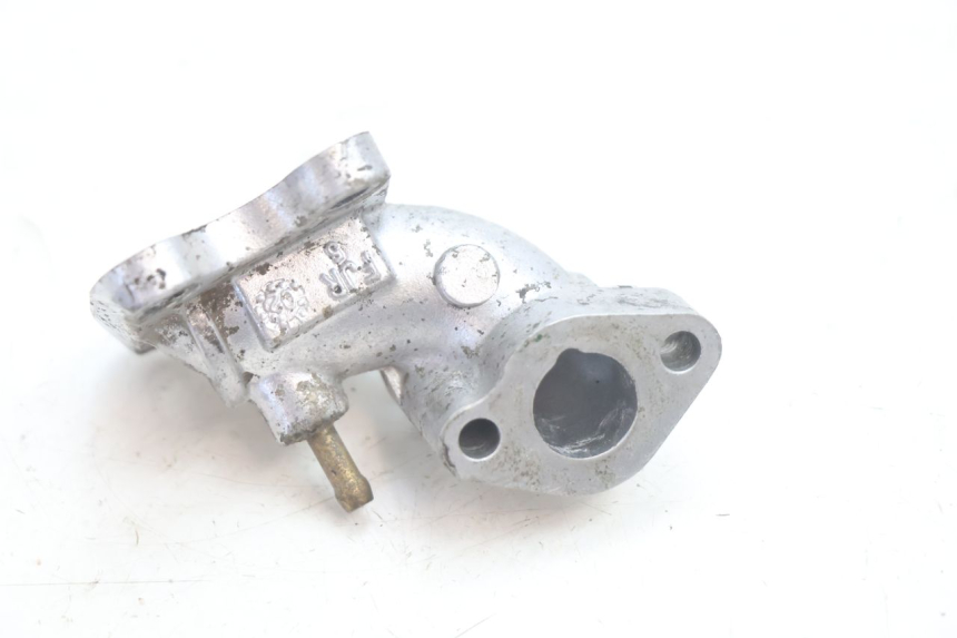 photo de PIPE ADMISSION PEUGEOT VIVACITY 50 (1998 - 2003) - Autre angle de vue