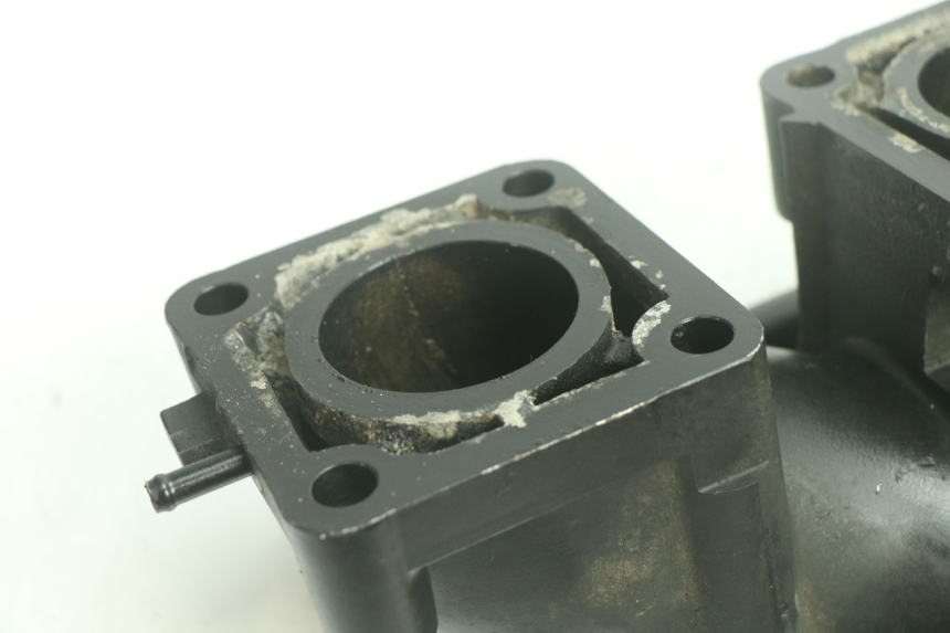 photo de PIPE ADMISSION YAMAHA WAVE RUNNER GP R 1200 (2000 - 2003) - Gros plan technique
