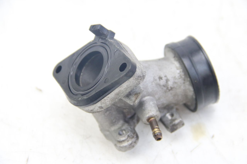 photo de PIPE D'ADMISSION YAMAHA XMAX X-MAX 125 (2006 - 2009) - Zoom état d’usage
