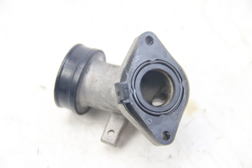 photo de PIPE D'ADMISSION YAMAHA XMAX X-MAX 125 (2006 - 2009) - Autre angle de vue