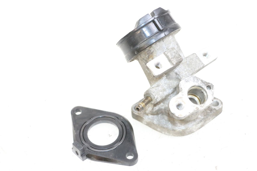 photo de PIPE ADMISSION YAMAHA X-MAX XMAX 125 (2010 - 2013) - Autre angle de vue