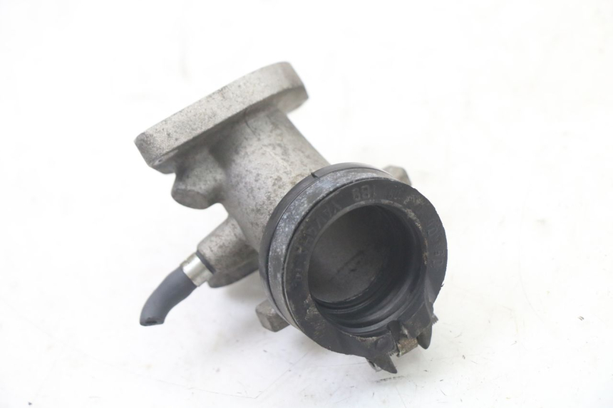 photo de PIPE ADMISSION YAMAHA X-MAX XMAX 125 (2010 - 2013) - Gros plan technique