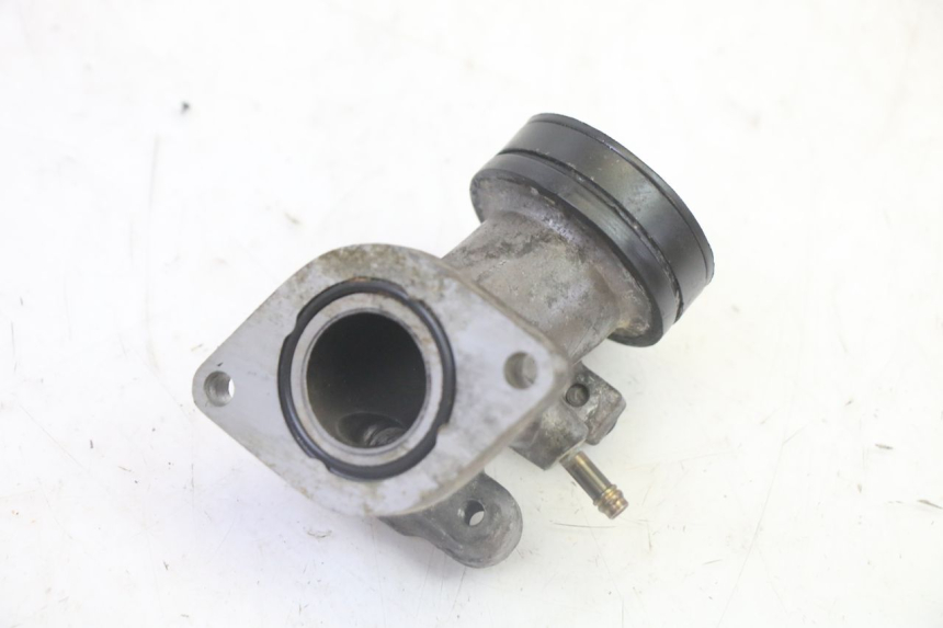 photo de PIPE D'ADMISSION YAMAHA XMAX X-MAX 125 (2006 - 2009) - Autre angle de vue