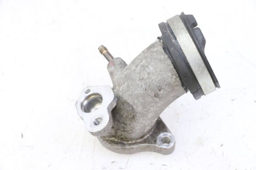 photo de PIPE ADMISSION YAMAHA X-MAX XMAX 250 (2006 - 2009) - Autre angle de vue