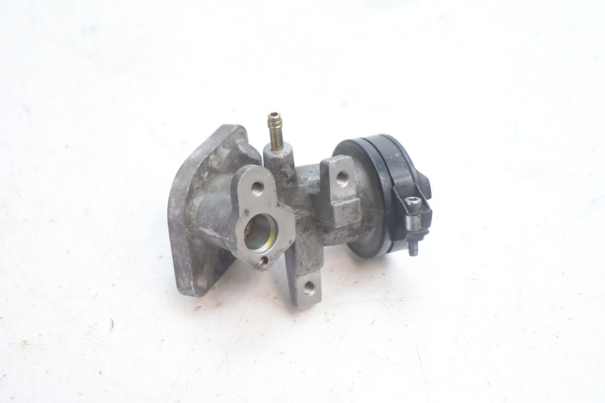 photo de PIPE D'ADMISSION YAMAHA XMAX X-MAX 125 (2006 - 2009) - Zoom état d’usage