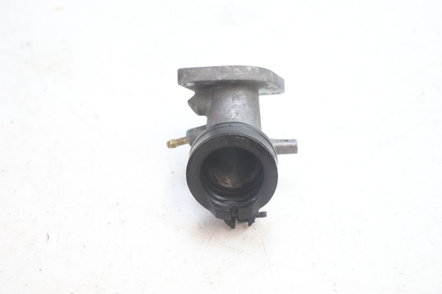 photo de PIPE D'ADMISSION YAMAHA XMAX X-MAX 125 (2006 - 2009) - Points de fixation