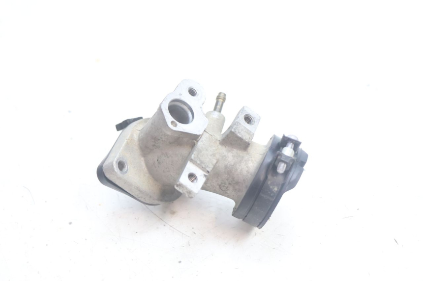 photo de PIPE ADMISSION YAMAHA X-MAX XMAX 125 (2010 - 2013) - Autre angle de vue