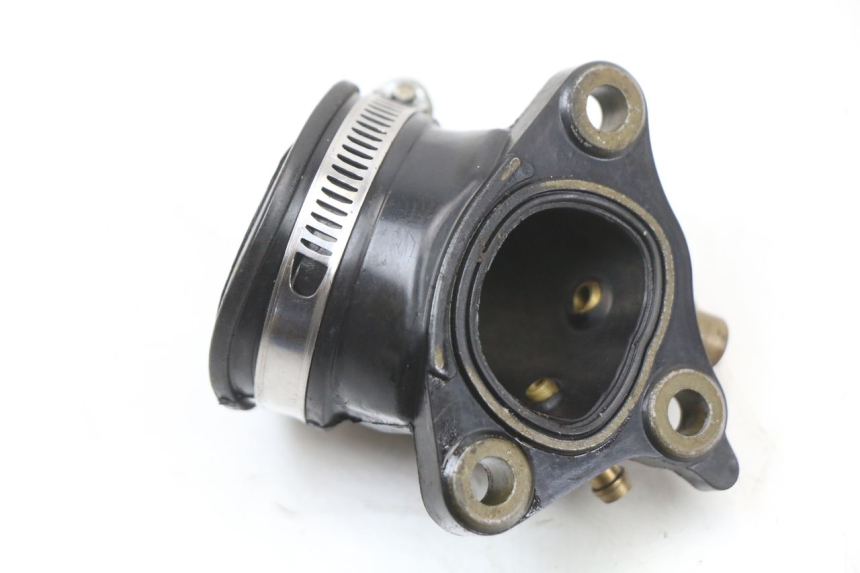 photo de PIPE ADMISSION PIAGGIO X9 125 (2000 - 2003) - Gros plan technique