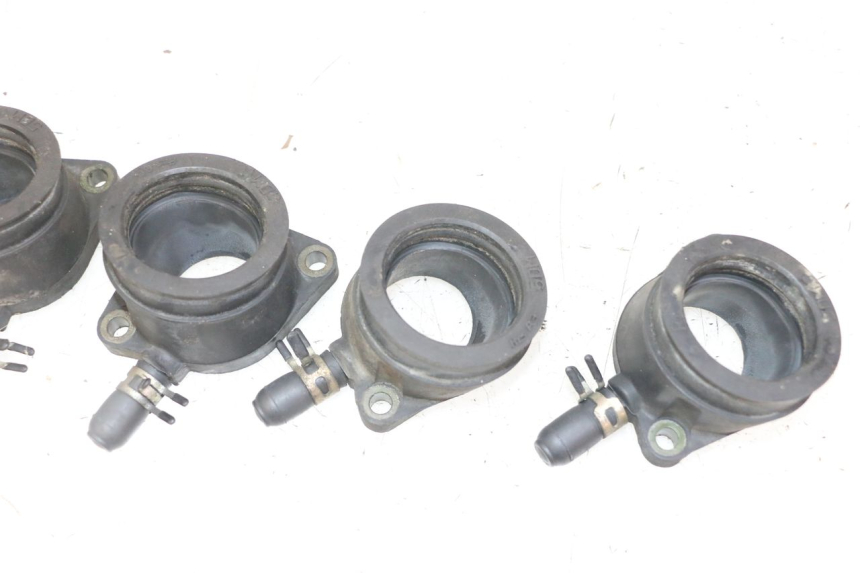 photo de PIPE D'ADMISSION YAMAHA FZS FAZER 600 (2001 - 2003) - Gros plan technique