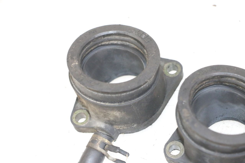 photo de PIPE D'ADMISSION YAMAHA FZS FAZER 600 (2001 - 2003) - Vue d’ensemble