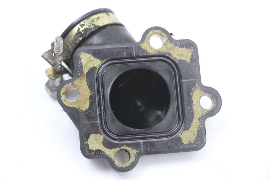 photo de PIPE ADMISSION YAMAHA YE ZEST 50 (1992 - 1998) - Gros plan technique