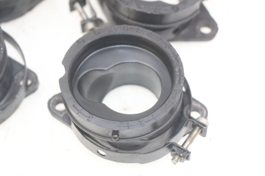 photo de PIPE D'ADMISSION KAWASAKI Z 750 (2007 - 2013) - Points de fixation