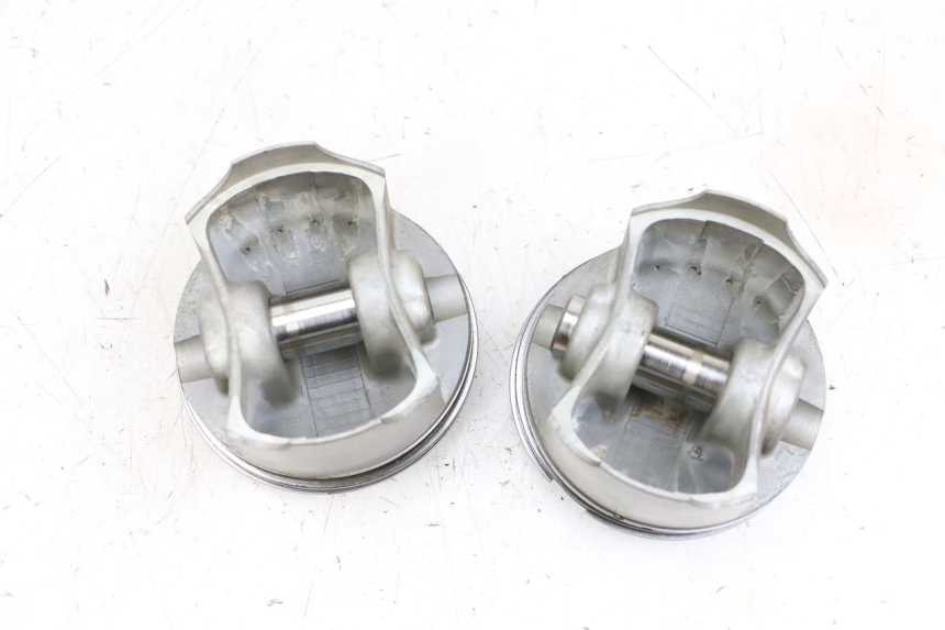 photo de PISTON SUZUKI BURGMAN EXECUTIVE ABS 650 (2006 - 2012) - Gros plan technique