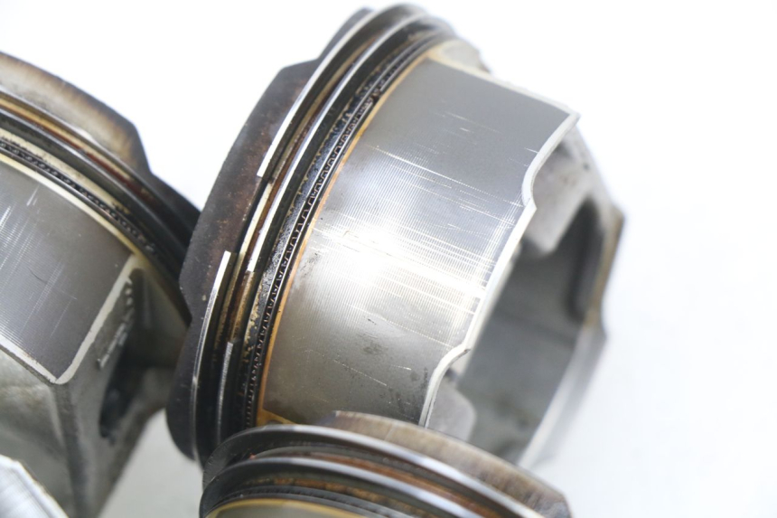 photo de PISTON HONDA CBRF CBR-F PC41 600 (2011 - 2013) - Autre angle de vue