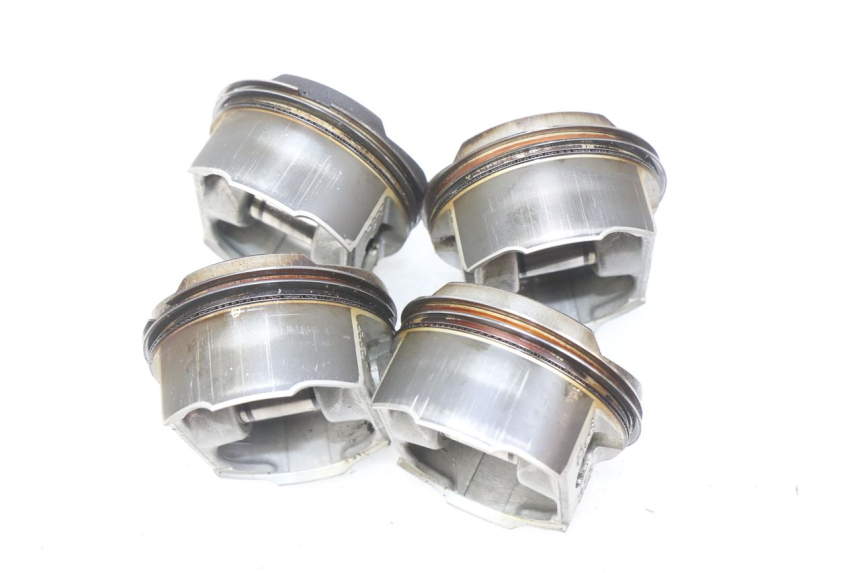 photo de PISTON HONDA CBRF CBR-F PC41 600 (2011 - 2013) - Gros plan technique