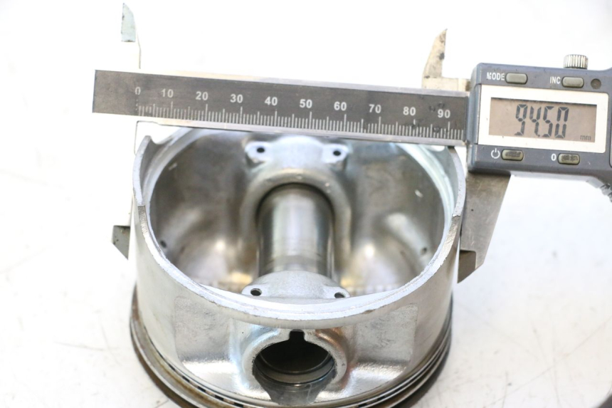 photo de PISTON SUZUKI DR S 600 (1985 - 1989) - Détail de la pièce