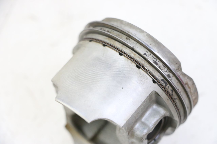 photo de PISTON SUZUKI BURGMAN 125 (2007 - 2014) - Gros plan technique