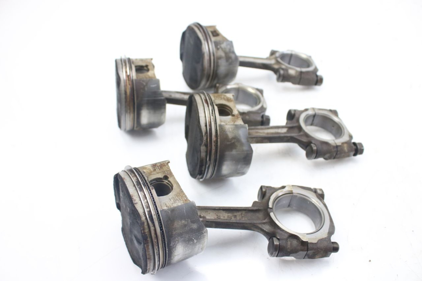 photo de PISTON HONDA VFR FI RC46 800 (1998 - 2001) - Autre angle de vue