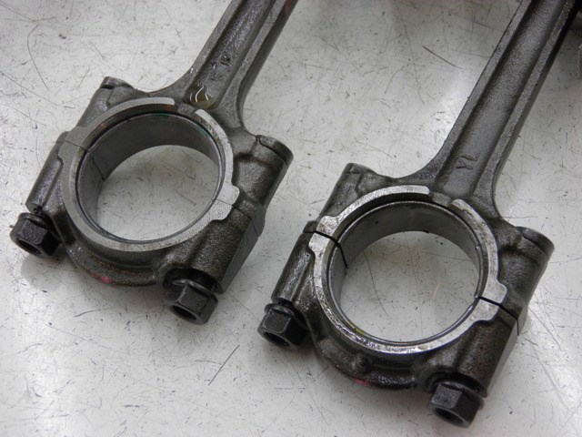 photo de PISTON YAMAHA FJR 1300 (2004 - 2005) - Autre angle de vue