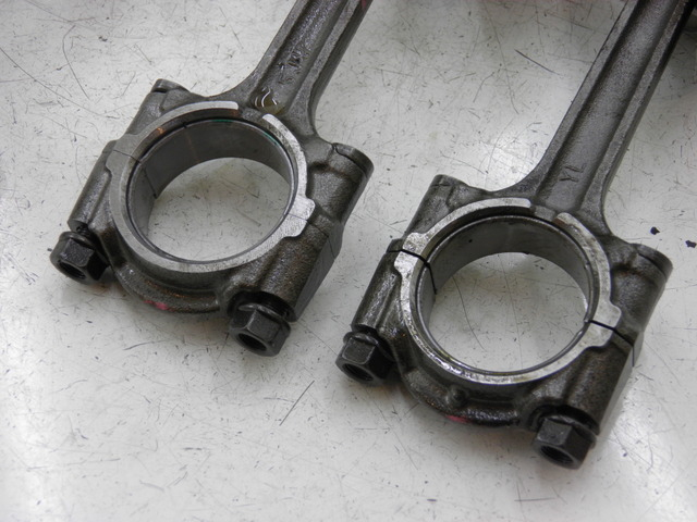 photo de PISTON YAMAHA FJR 1300 (2004 - 2005) - Points de fixation