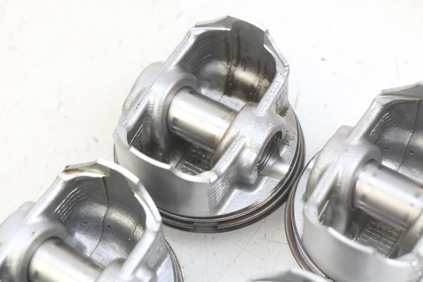 photo de PISTON KAWASAKI Z 750 (2007 - 2013) - Gros plan technique