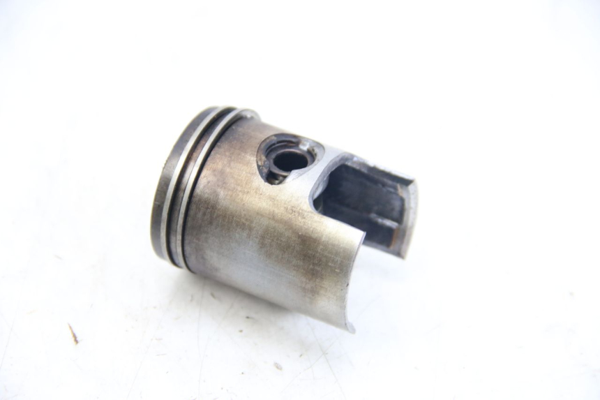 photo de PISTON PIAGGIO ZIP 2T 50 (2009 - 2019) - Gros plan technique