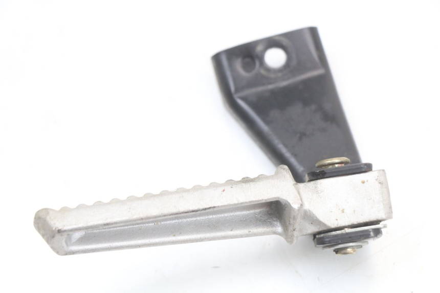 photo de Rear right footpeg mounting bracket DAELIM A-FOUR 2T 50 (2005 - 2012) - Vue principale