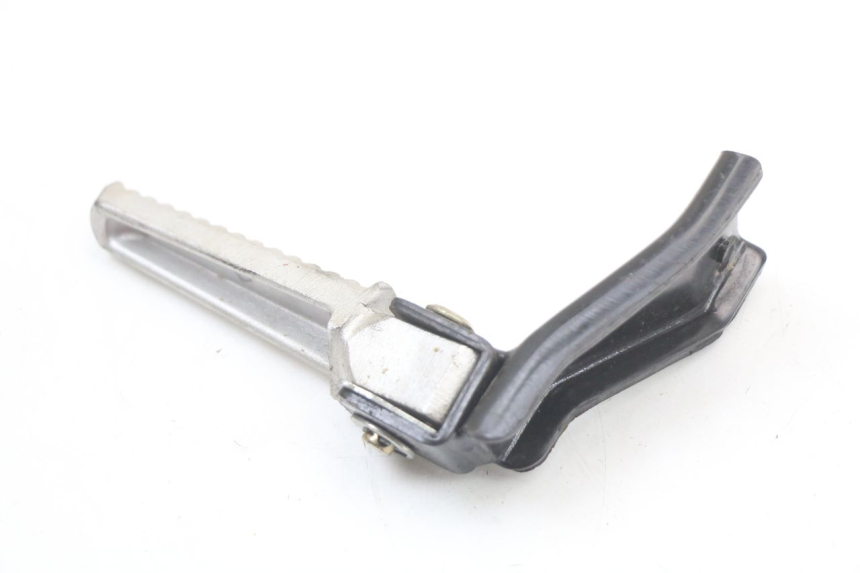 photo de Rear right footpeg mounting bracket DAELIM A-FOUR 2T 50 (2005 - 2012) - Gros plan technique